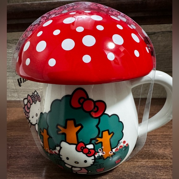 Hello Kitty Sculpted Ceramic Mushroom Mug with Lid - NEW - 16oz - Picture 2 of 5